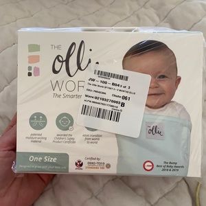 NWT, in sealed box Ollie World Swaddle - blue